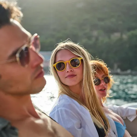 Avali, Mar-bella Collection