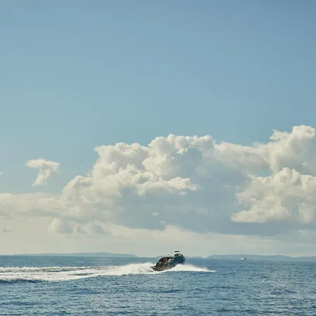 Avali, Mar-bella Collection